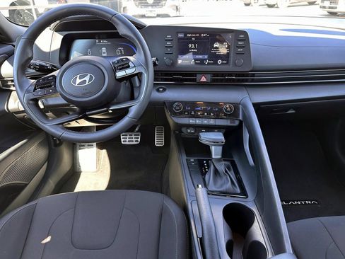Used 2025 Hyundai Elantra Sport FWD image 15