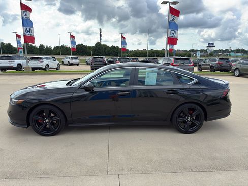 Used 2023 Honda Accord Sport image 8