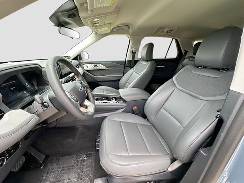New 2026 Ford Explorer Active w/ Active Comfort Package RWD image 15