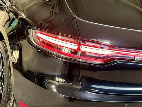 Certified 2025 Porsche Macan Turbo image 31