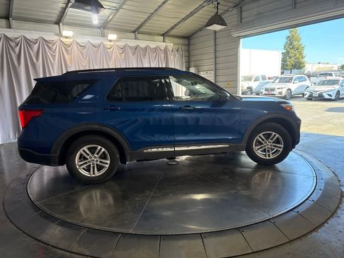 Used 2020 Ford Explorer XLT w/ Equipment Group 202A AWD/4WD image 3