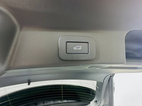 Used 2025 Jaguar F-PACE R-Dynamic S image 31