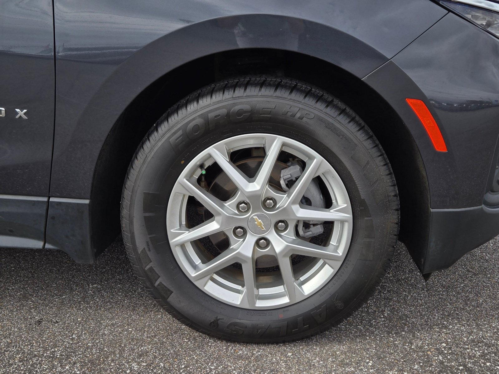 Used 2022 Chevrolet Equinox LS FWD image 4
