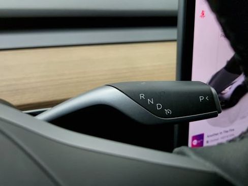 Used 2025 Tesla Model Y Long Range RWD image 58
