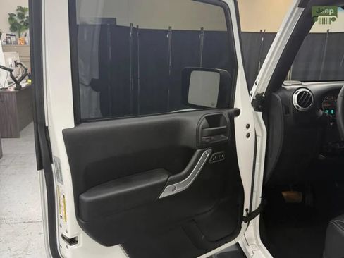Used 2015 Jeep Wrangler Sahara w/ Connectivity Group AWD/4WD image 10