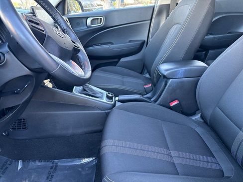 Used 2024 Hyundai Venue SEL image 10