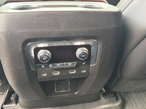 Used 2023 GMC Yukon XL Denali Ultimate image 19