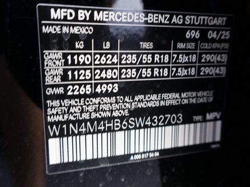 Used 2025 Mercedes-Benz GLB 250 4MATIC image 41
