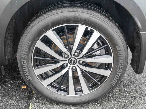 Used 2024 Nissan Pathfinder Platinum image 10