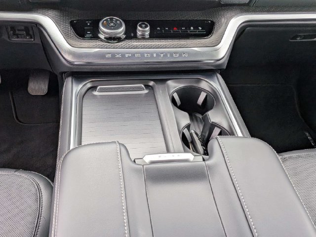 Used 2026 Ford Expedition Platinum w/ Stealth Appearance Package AWD/4WD image 18