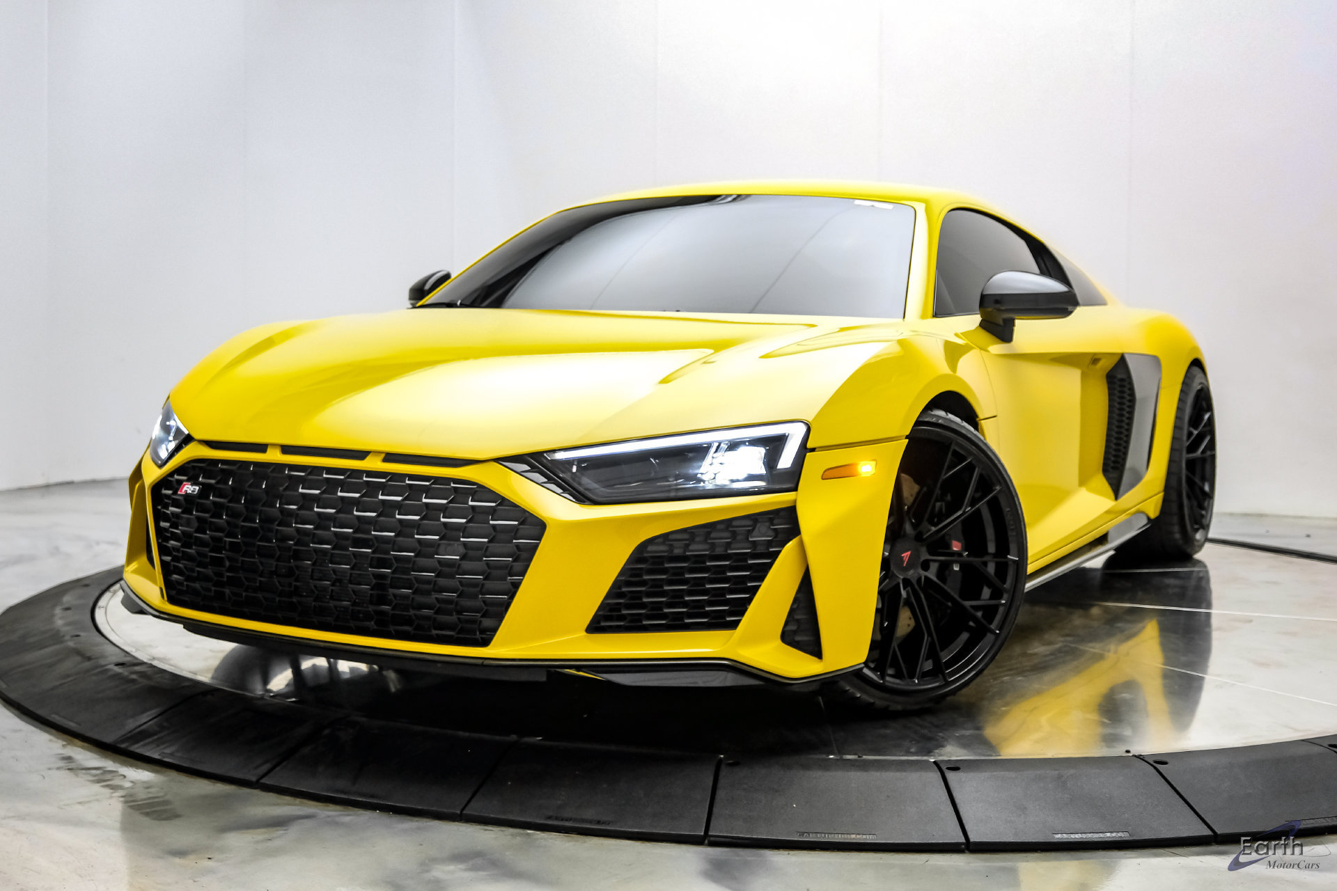 Used 2021 Audi R8 V10 w/ Premium Package RWD image 6