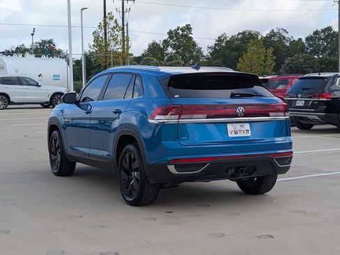 Used 2024 Volkswagen Atlas Cross Sport SE FWD image 4