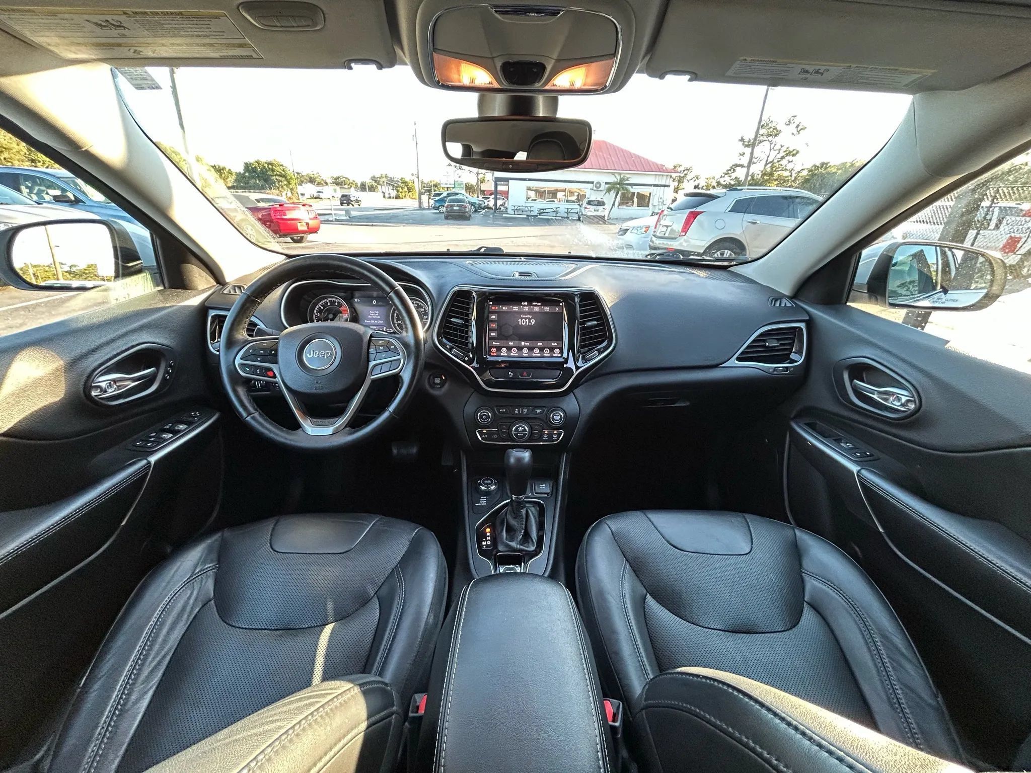 Used 2019 Jeep Cherokee Limited AWD/4WD image 16