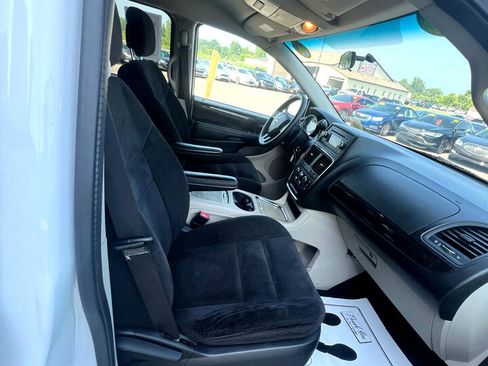 Used 2014 Dodge Grand Caravan SXT image 13
