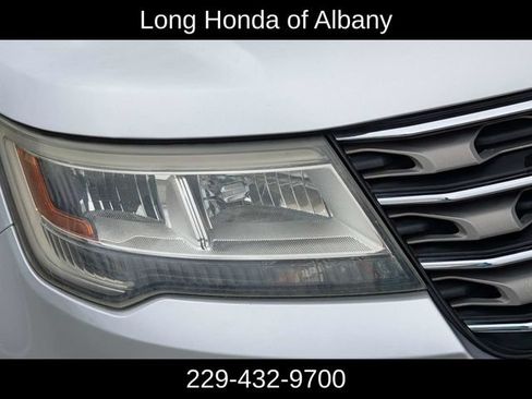 Used 2016 Ford Explorer XLT w/ Equipment Group 202A FWD image 3