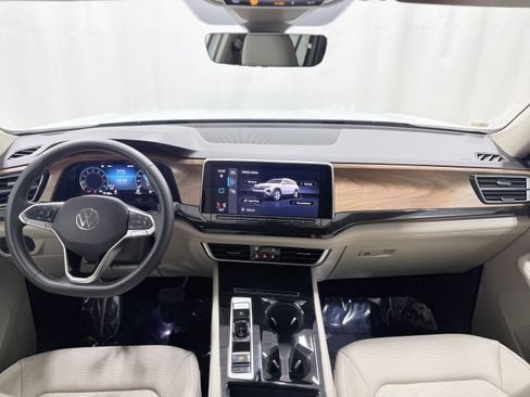 Used 2025 Volkswagen Atlas SE w/ Black Wheel Package image 22