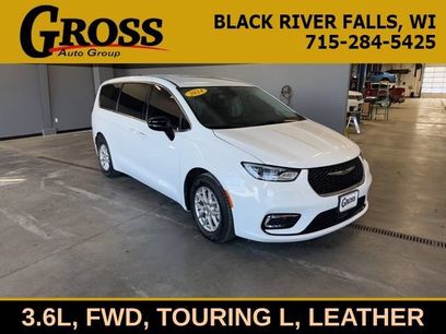 Used 2024 Chrysler Pacifica Touring-L
