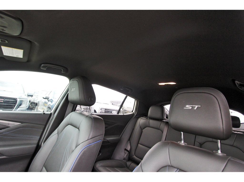 Used 2025 Buick Envista Sport Touring w/ Convenience I Package FWD image 27
