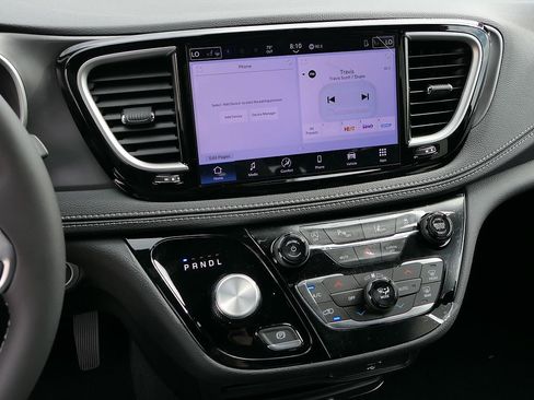 New 2026 Chrysler Pacifica Select FWD image 15