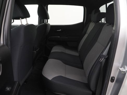 Used 2022 Toyota Tacoma TRD Off-Road image 16