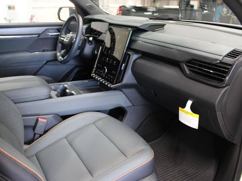 Used 2026 GMC Acadia AT4 w/ Luxury Package AWD/4WD image 19