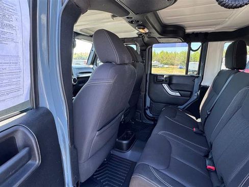 Used 2015 Jeep Wrangler Unlimited Sahara image 34