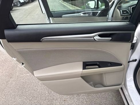 Used 2019 Ford Fusion SE FWD image 21