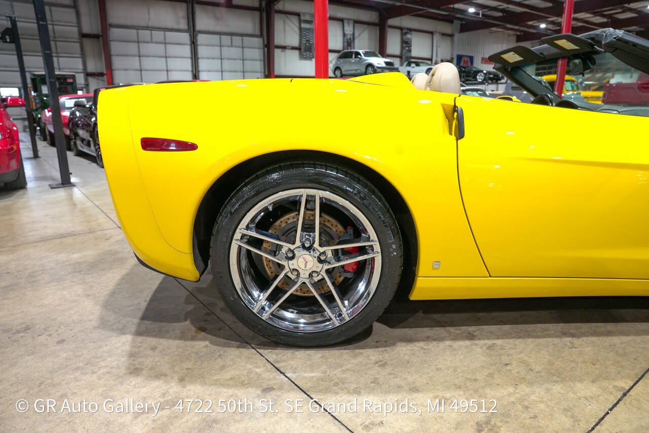 Used 2007 Chevrolet Corvette Convertible w/ Performance Package RWD image 9