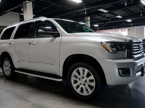 Used 2022 Toyota Sequoia Platinum AWD/4WD image 22