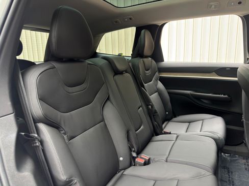 Used 2025 Volvo EX90 Ultra AWD/4WD image 36