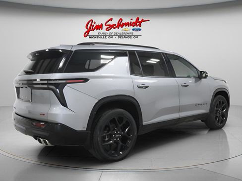 Used 2025 Chevrolet Traverse RS image 6