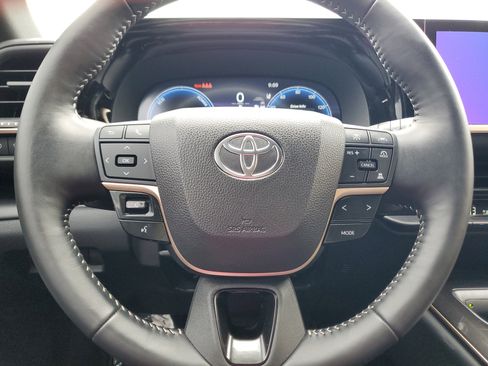 Used 2025 Toyota Crown Signia XLE image 24