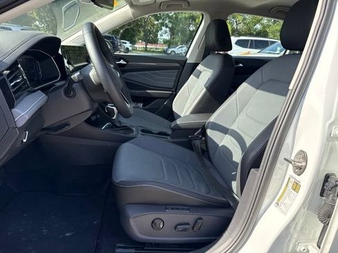 Used 2025 Volkswagen Jetta SEL FWD image 5