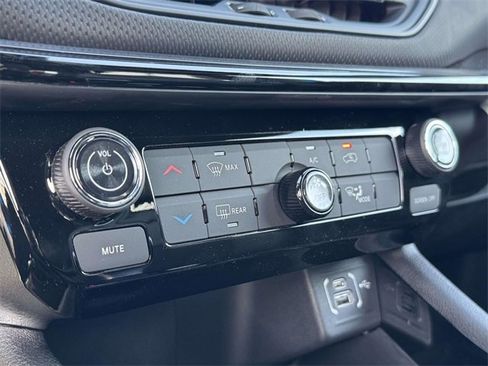 New 2026 Jeep Compass Latitude image 5