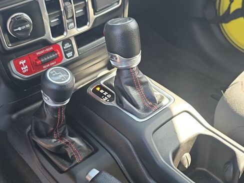 Used 2023 Jeep Gladiator Rubicon w/ Cold Weather Group AWD/4WD image 20