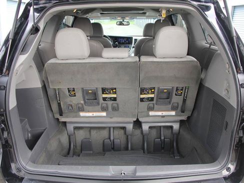 Used 2015 Toyota Sienna XLE Premium AWD/4WD image 11