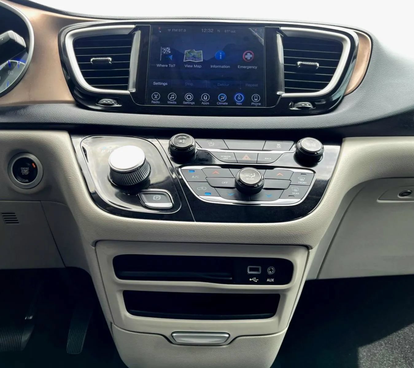 Used 2017 Chrysler Pacifica Touring FWD image 31
