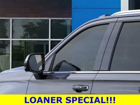 New 2025 Chevrolet Suburban Premier image 12