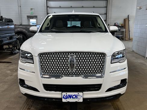 Used 2023 Lincoln Navigator L Reserve w/ Equipment Group 201A image 8