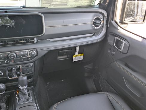 New 2025 Jeep Gladiator Sport image 13