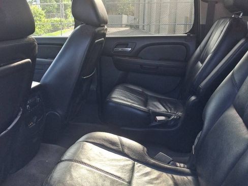 Used 2010 GMC Yukon XL SLT AWD/4WD image 15