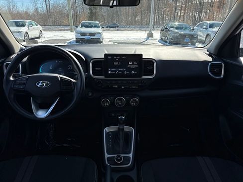 Used 2024 Hyundai Venue SEL image 15