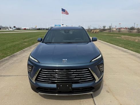 Used 2025 Buick Enclave Preferred image 12