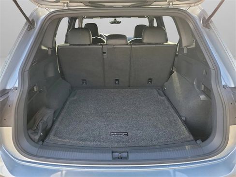 Used 2020 Volkswagen Tiguan SE R-Line image 25