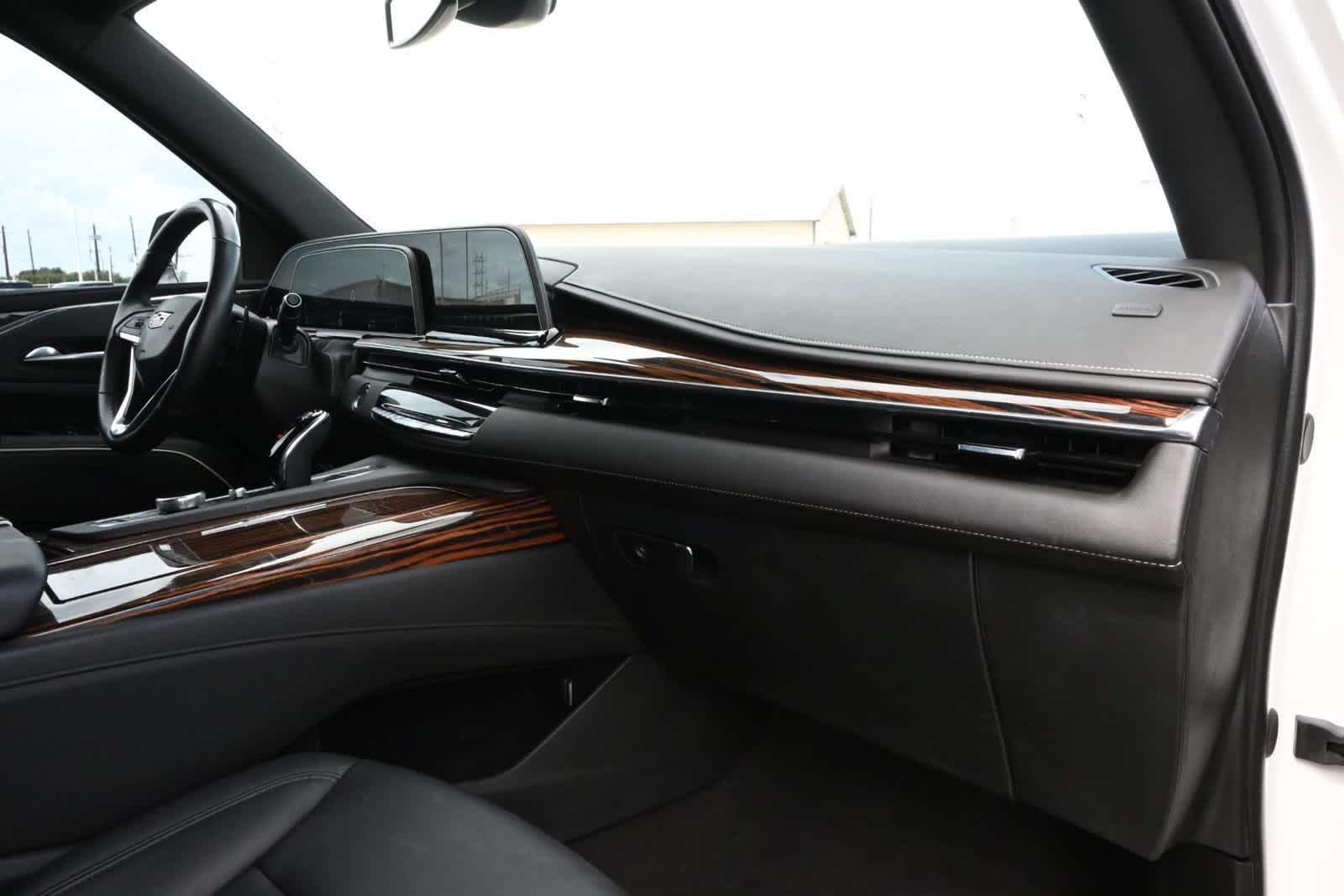 Used 2024 Cadillac Escalade Luxury RWD image 23