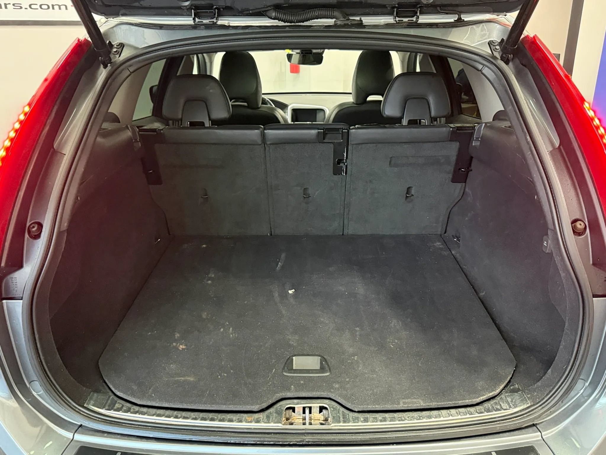 Used 2017 Volvo XC60 T6 Dynamic w/ Preferred Option Package AWD/4WD image 31