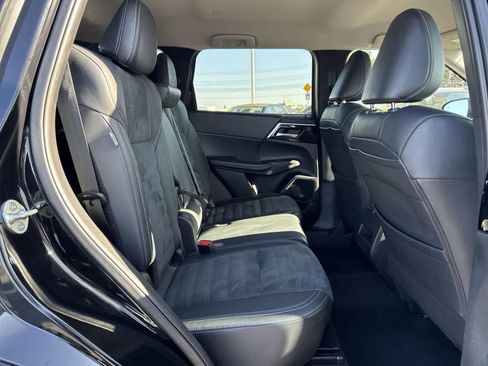 Used 2024 Mitsubishi Outlander SE image 37