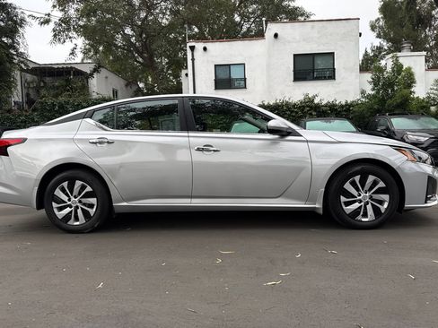 Used 2023 Nissan Altima 2.5 S image 3