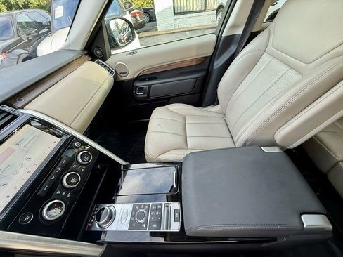 Used 2017 Land Rover Discovery HSE image 20