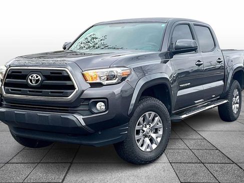 Used 2017 Toyota Tacoma SR5 image 3